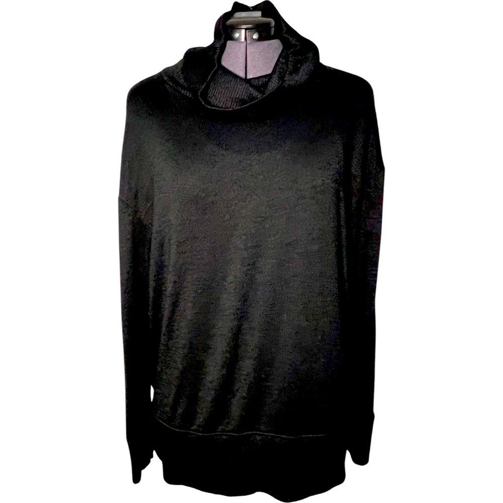 Gap women’s turtleneck black sweater size small
